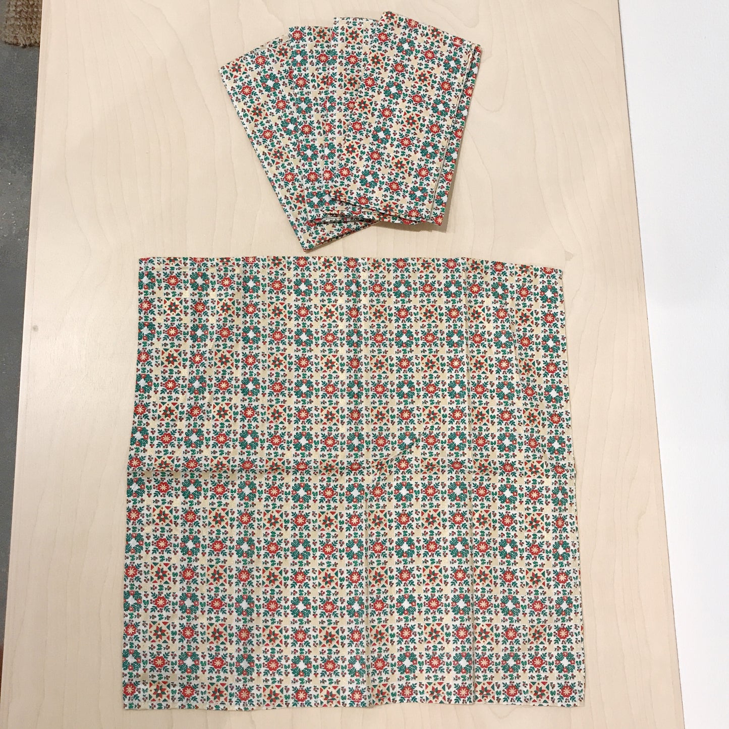Vintage Holiday Dinner Napkins