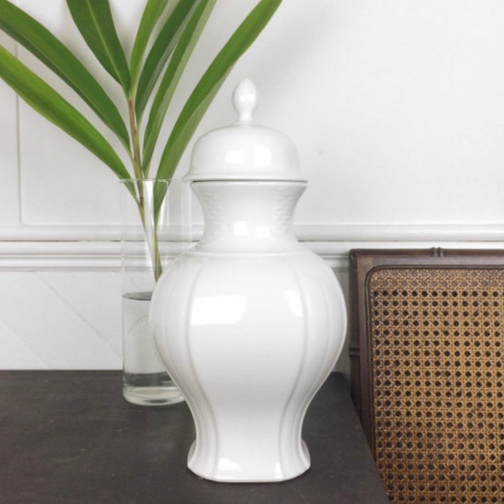 Vintage Chinoiserie White Porcelain Lidded Ginger Jar - Bareuther Waldsassen Blanc de Chine