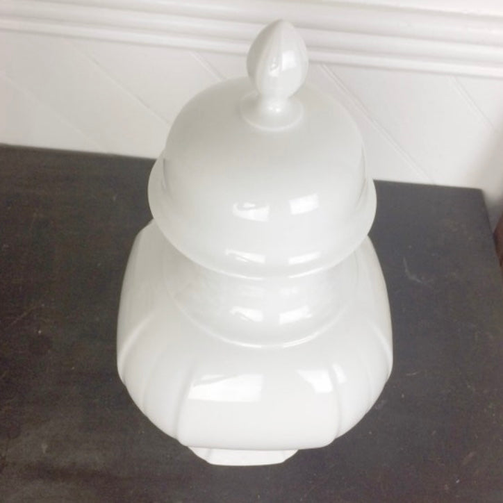 Vintage Chinoiserie White Porcelain Lidded Ginger Jar - Bareuther Waldsassen Blanc de Chine