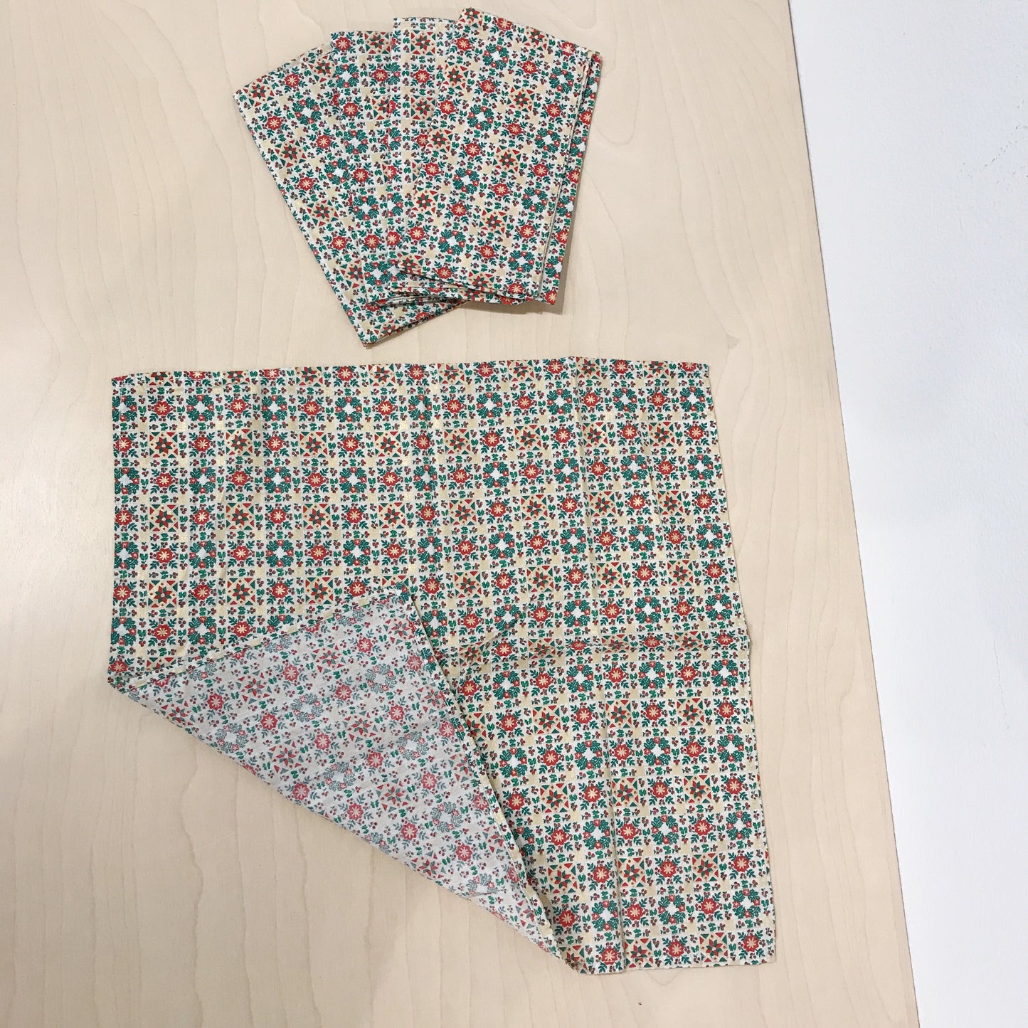 Vintage Holiday Dinner Napkins