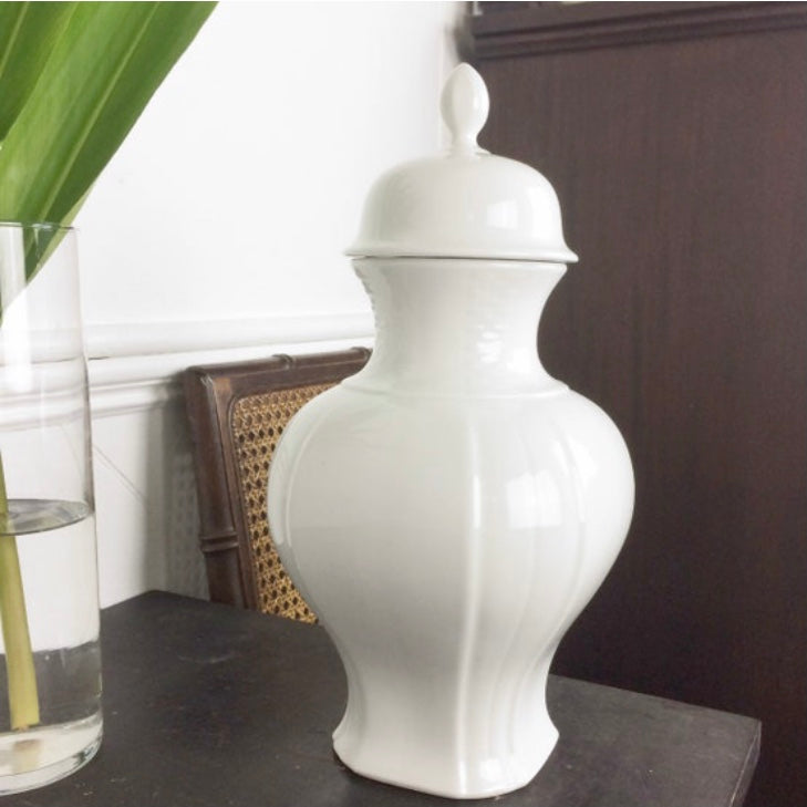 Vintage Chinoiserie White Porcelain Lidded Ginger Jar - Bareuther Waldsassen Blanc de Chine