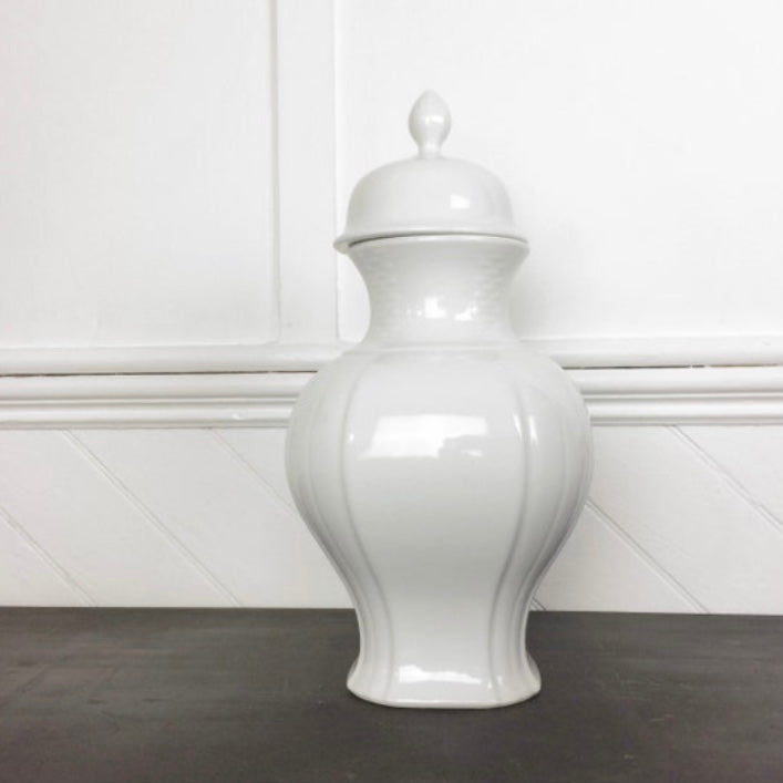 Vintage Chinoiserie White Porcelain Lidded Ginger Jar - Bareuther Waldsassen Blanc de Chine