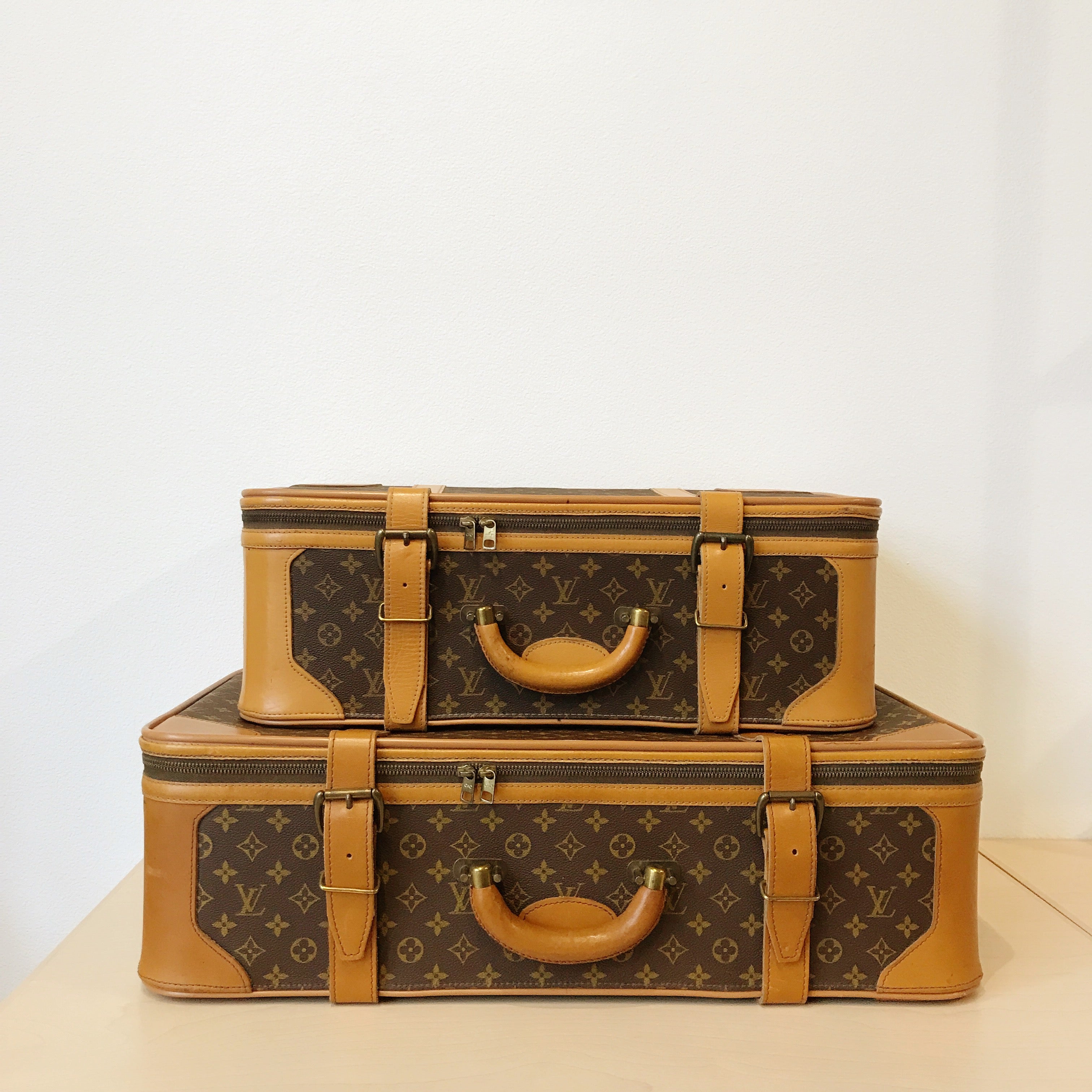 Very beautiful Louis Vuitton vintage rigid suitcase 70cm in monogram canvas  and leather, brass trim Brown Cloth ref.195096 - Joli Closet