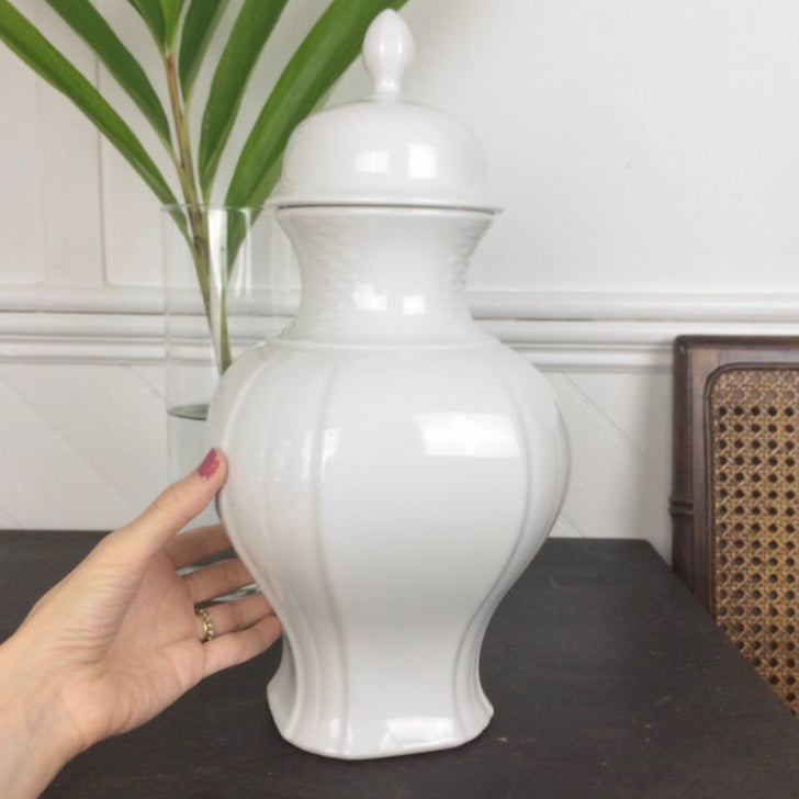 Vintage Chinoiserie White Porcelain Lidded Ginger Jar - Bareuther Waldsassen Blanc de Chine