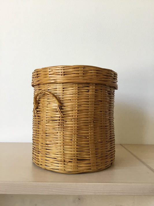 Vintage round wicker basket with lid and handles